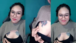 Erina Si Cakep Berkacamata Mainin Uting Godain Pascol
