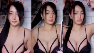 Emiko Belahan Dada Mulus Mango Live