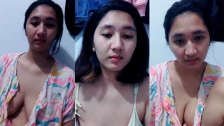 Kakak Ais Mulai Nakal Pamer Belahan Susu ID 81201207 Mango