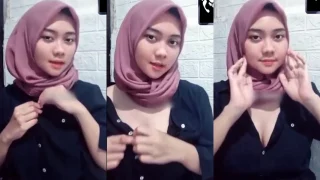 VCS Berbayar Sherly Jilbab Hitam Melet Sange Pamer Susu