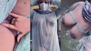 Jilboobrs Utingnya Transparan di Kolam