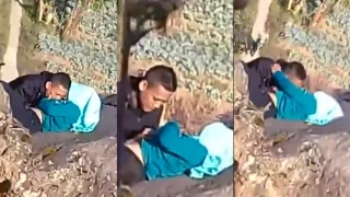 Ngintip Aksi Bu Haji Selingkuh dengan Brondong Viral!