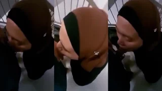 Ukhty Cantik Nyepong di Tangga