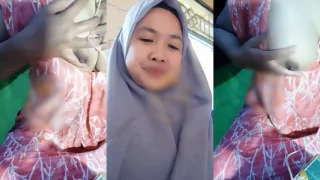 VCS Mbak Quinya Jilbab Abu-abu Show Uting Nenen TT