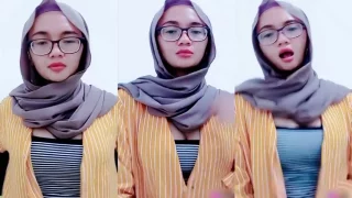 Yulia Ukhty Pamer Belahan Pascol Nakal