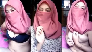 Jilbab Pink Lagi Sange Karena Putus
