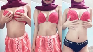 Seorang Ukhty Buka Baju Remas Tetek